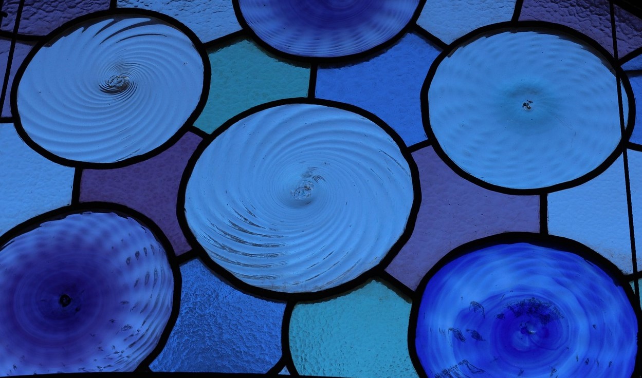 LA CHAMBRE AVEC LE LIT DANS L&rsquo;ALCÔVE