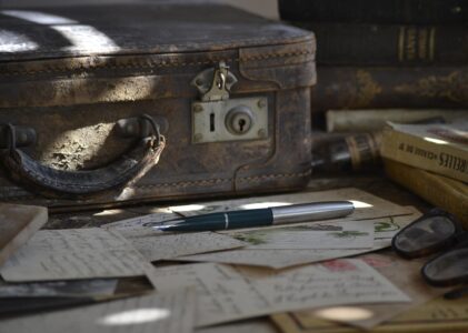 LE GRENIER AVEC PLEIN D’INDICES