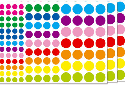 LA PIÈCE AUX GOMMETTES