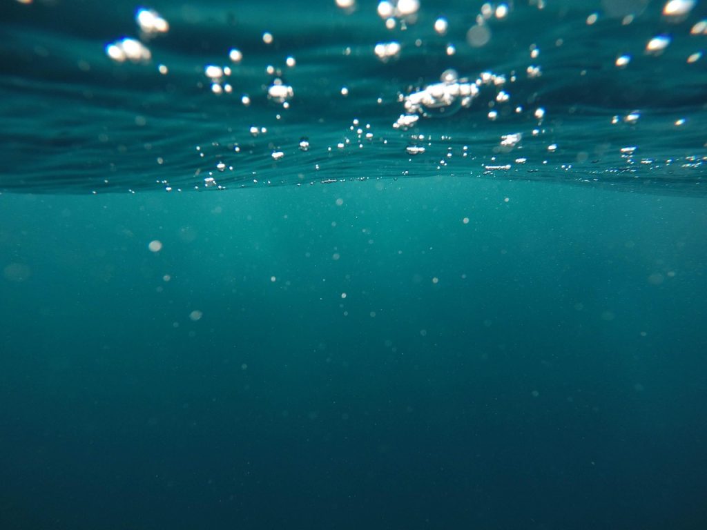 Photo de la mer sous la surface