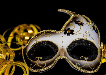 LA SALLE DE BAL DU MARIAGE OÙ LA GRENOUILLE DEMANDE À M’EMBRASSER