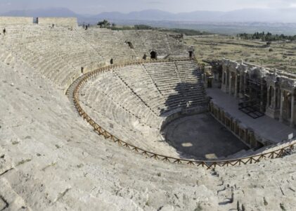L’AMPHITHÉÂTRE OÙ ON HURLE MON NOM