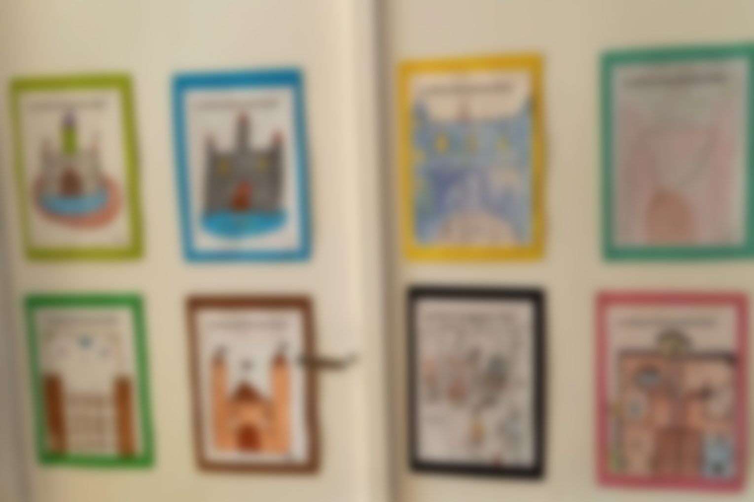 affiches réalisées pour l'atelier scolaire de l'École Sainte Élisabeth (Lille) floutées
