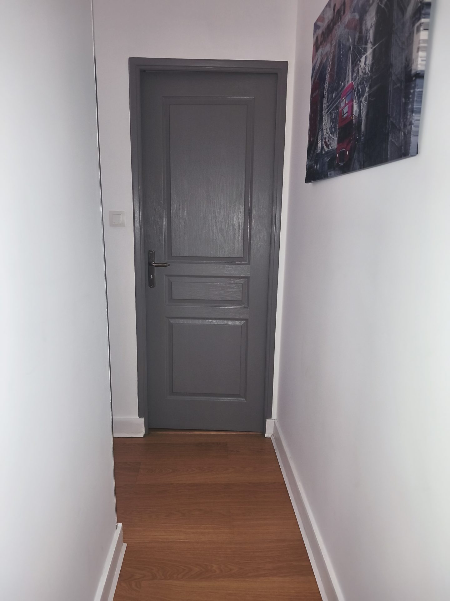 LE COULOIR AU VIEUX TÉLÉPHONE  