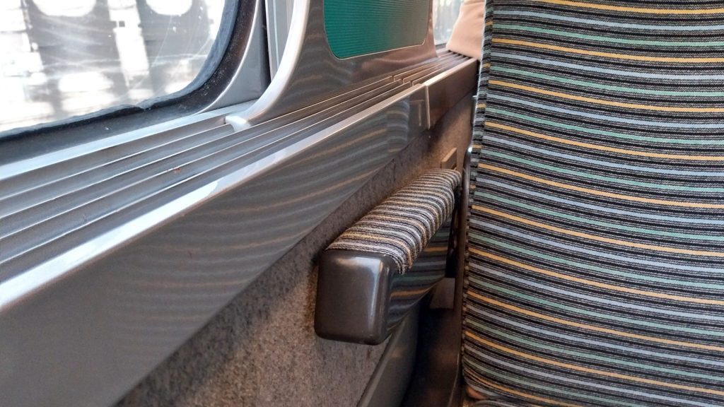 bout de siège de train et de fenêtre de train