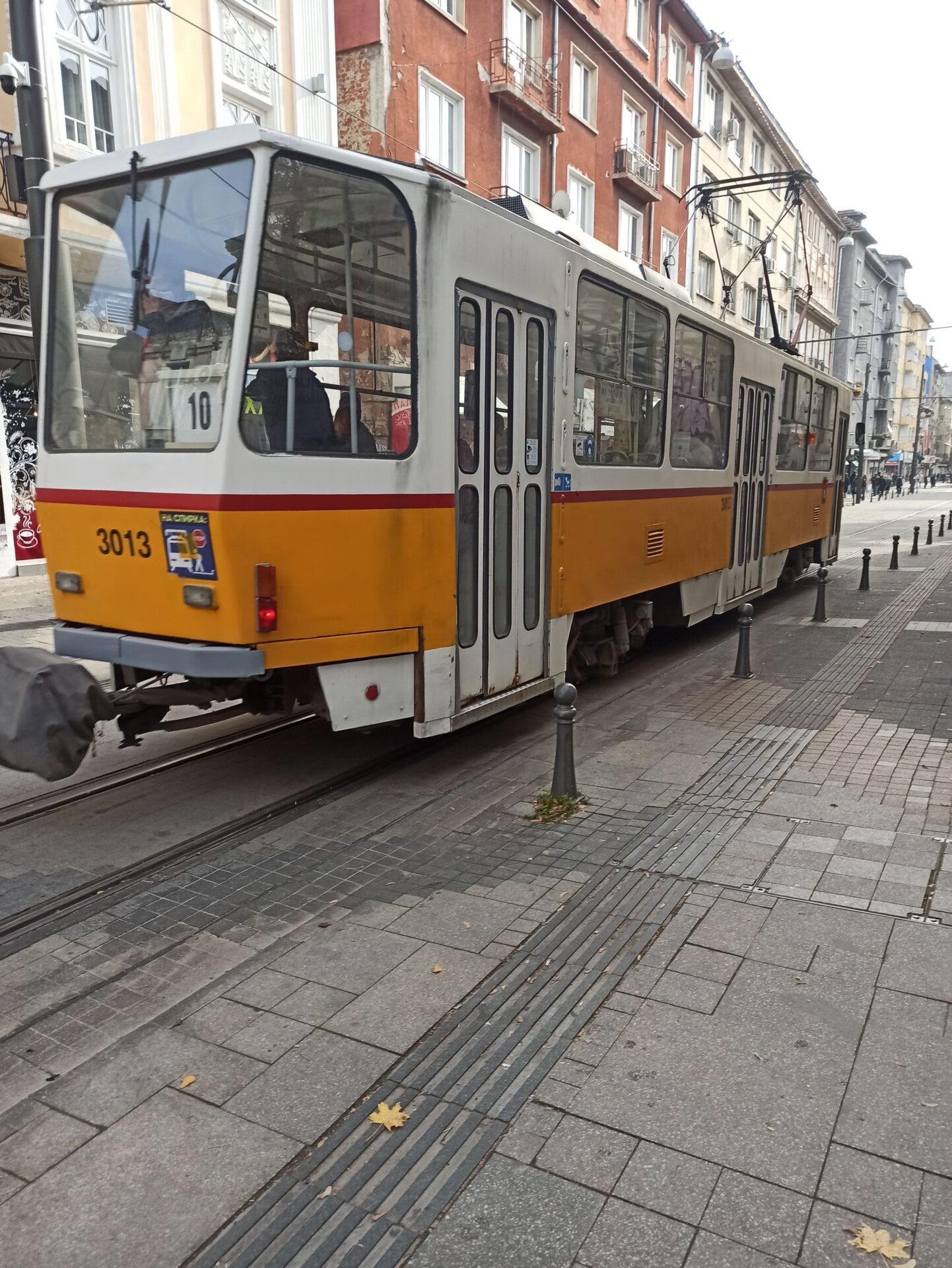 LE BUS QUI FILE À TOUTE ALLURE