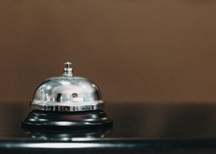 LA PIÈCE QUI RESSEMBLE À LA SALLE DE RÉCEPTION D’UN HÔTEL